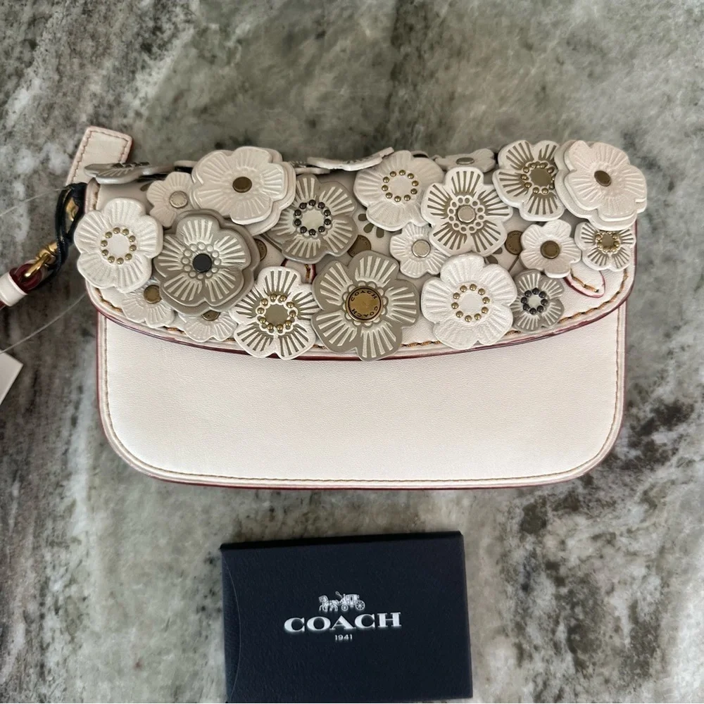 COACH 1941 Tea Rose Clutch Wristlet CHALK NWT